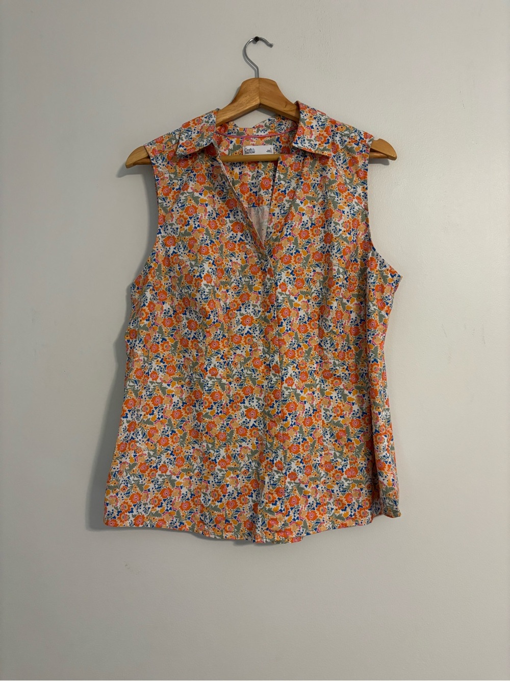 Croft & Barrow Floral Collared V-Neck Tank Top - Women’s Large